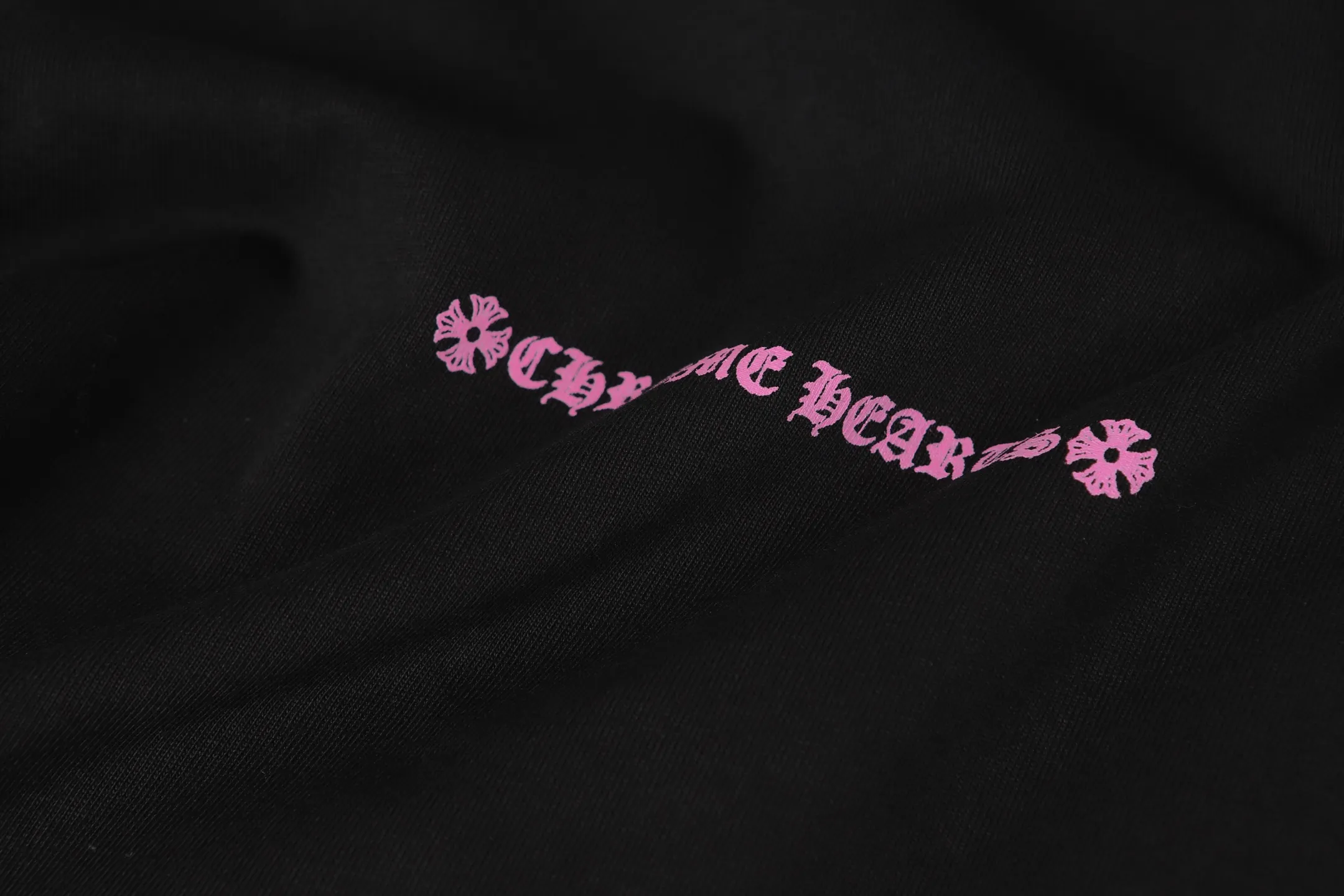 💰170 Style number: CT20 -Chrome Hearts/Chrome Hearts Lips👄Sakura pink Sanskrit long-sleeved T-shirt -High weight, high density and high quality. The wool is soft, delicate and skin-friendly. It feels soft and silky. It has excellent warmth and skin-friendly properties.
